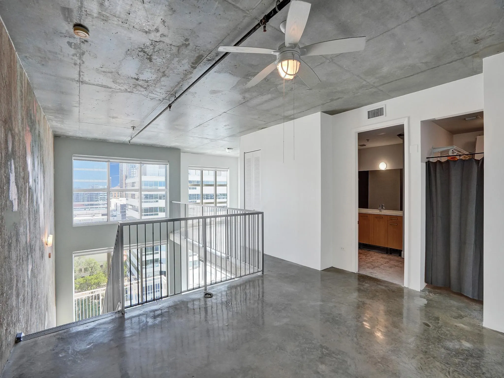 313 NE 2nd St, #PH02