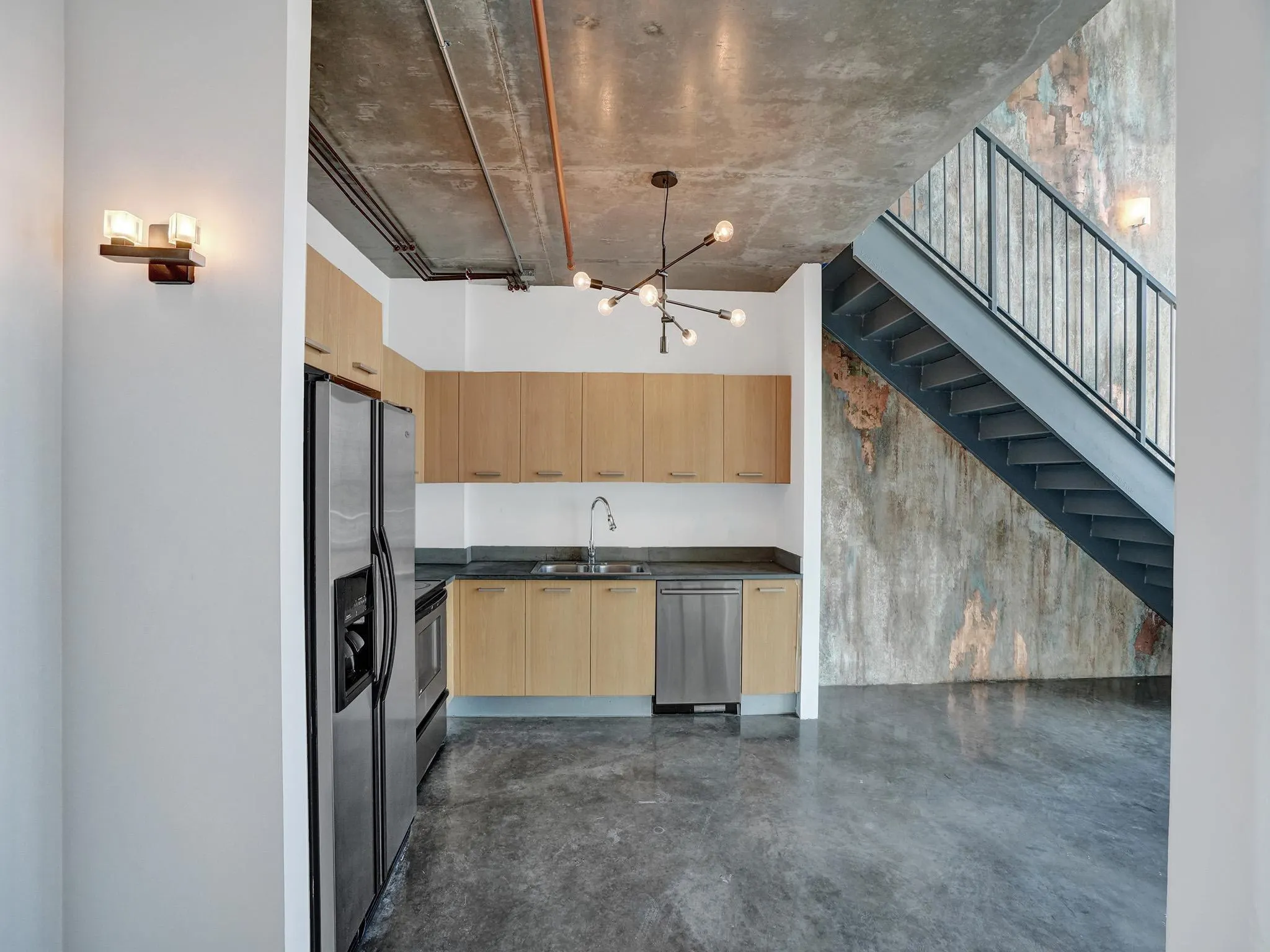 313 NE 2nd St, #PH02