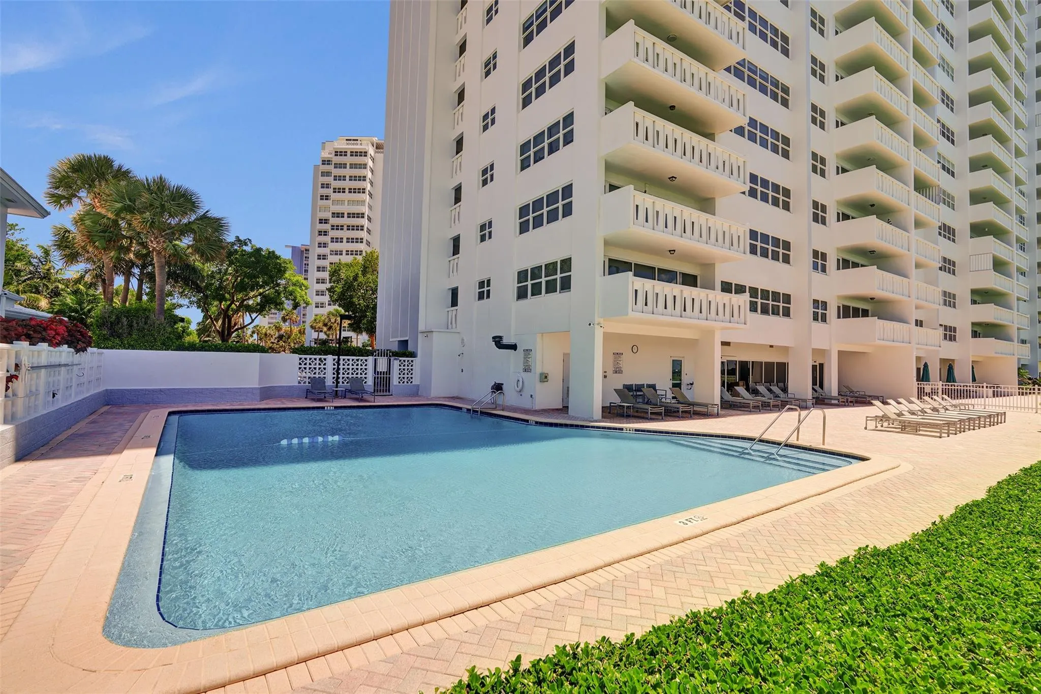 2100 S Ocean Drive, #15E