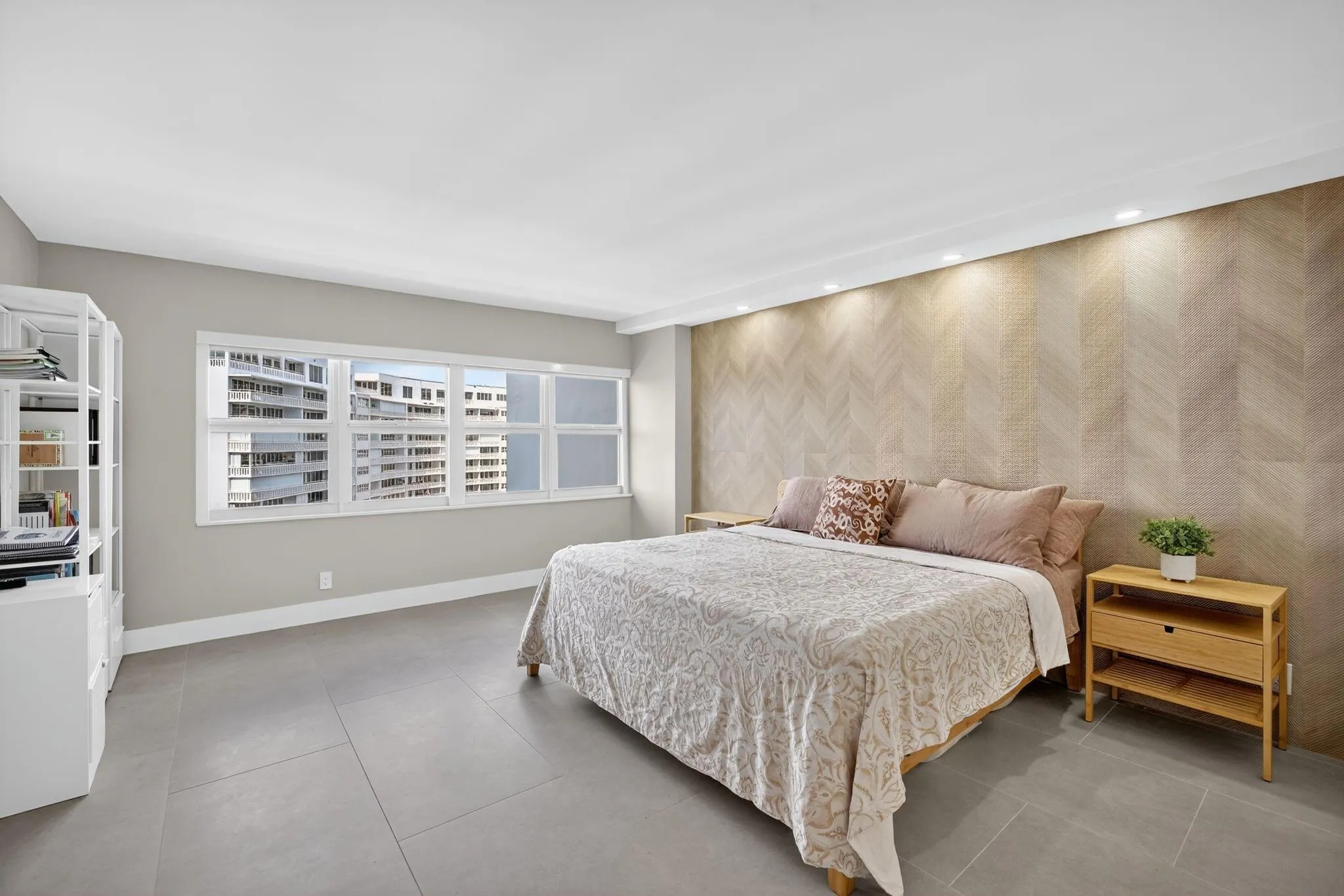 2100 S Ocean Drive, #15E