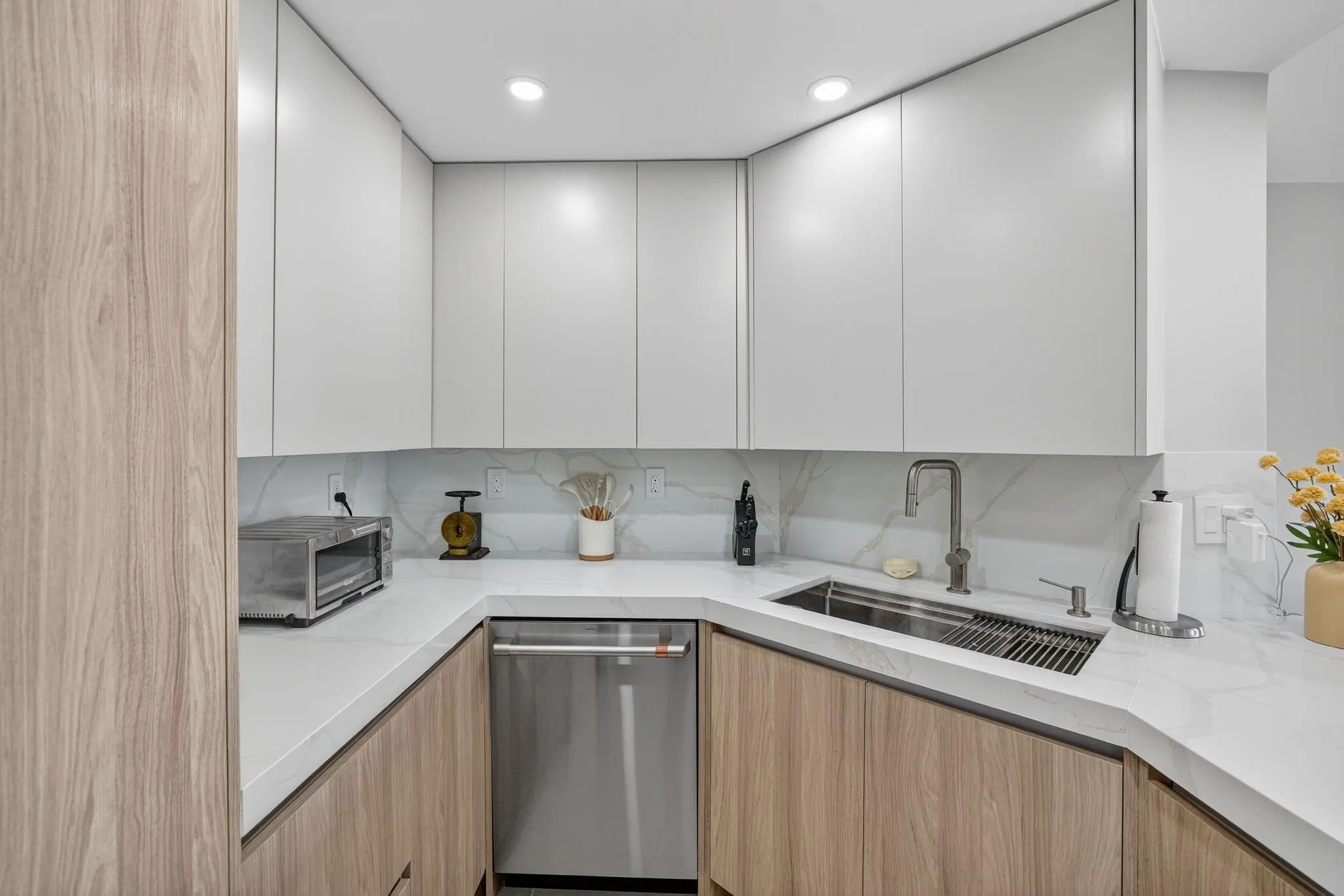 2100 S Ocean Drive, #15E