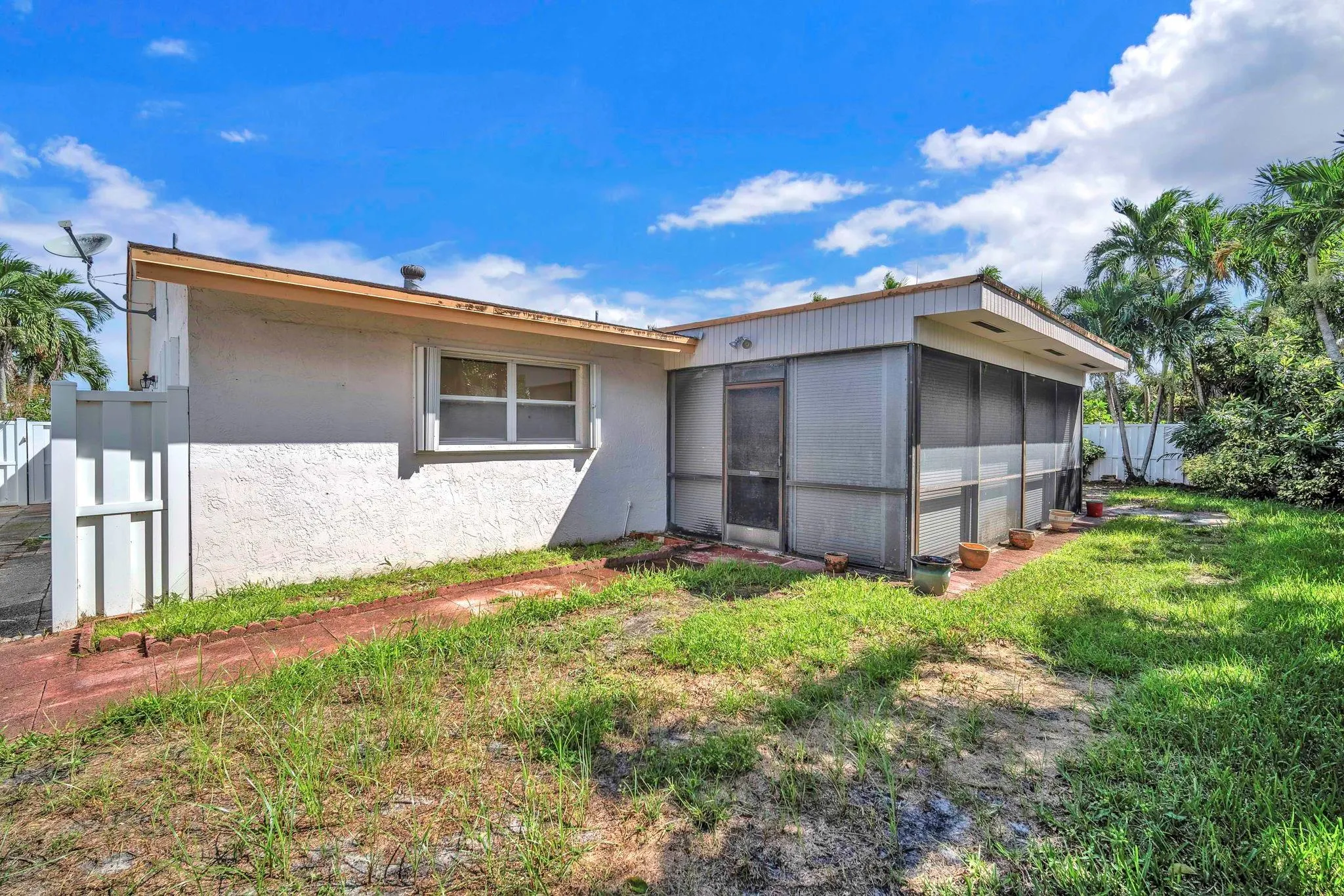 7950 NW 8th Ct