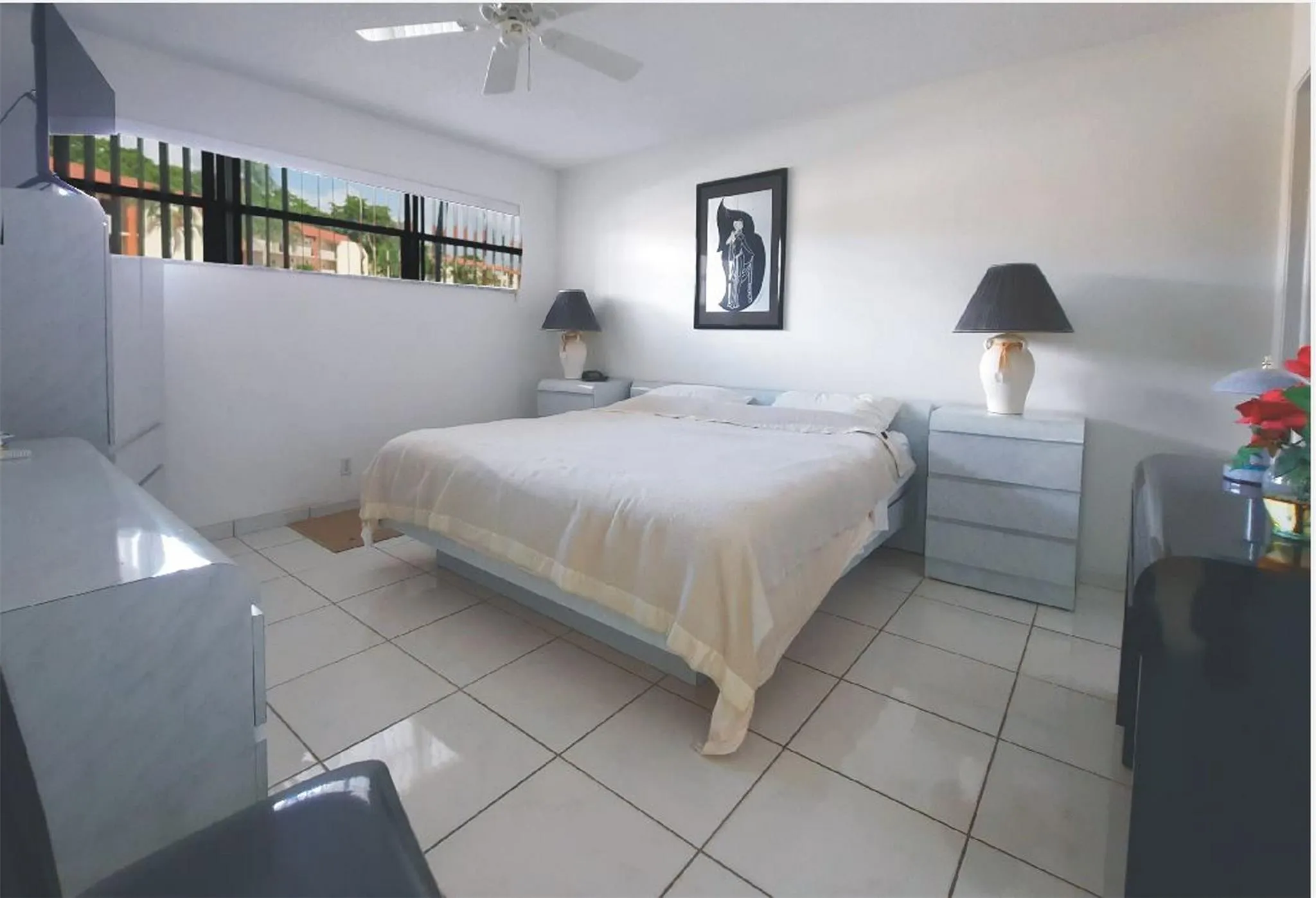381 S HollybrookDrive, #204