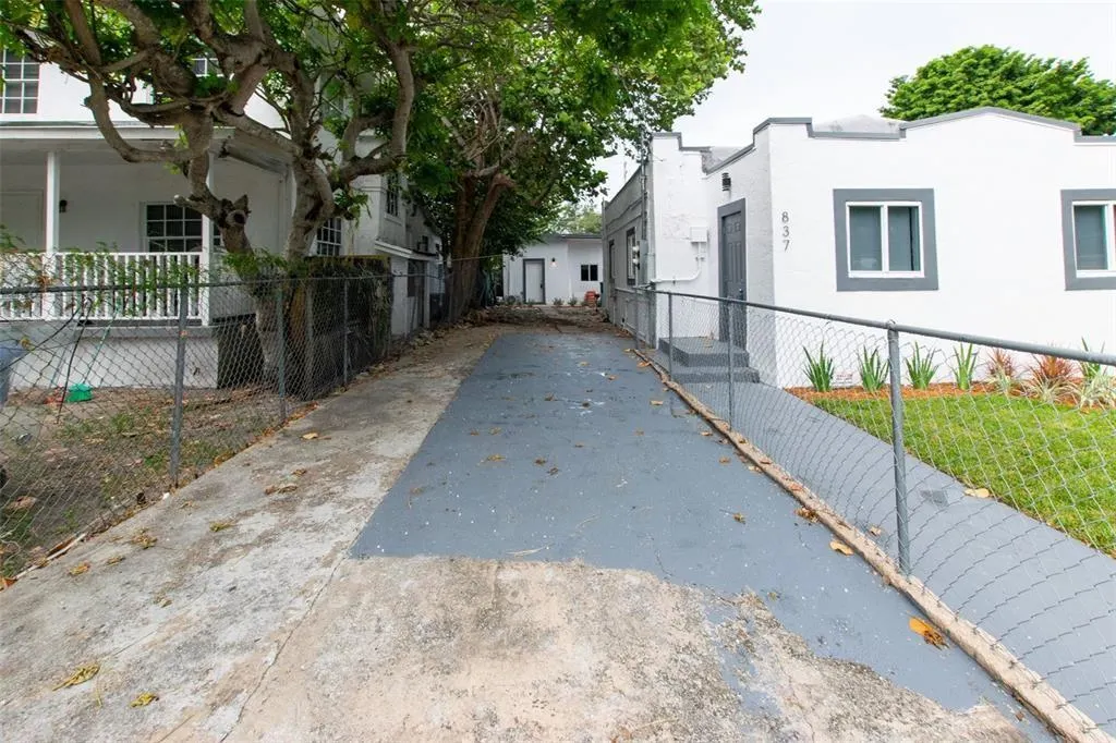 837 NW 57th St