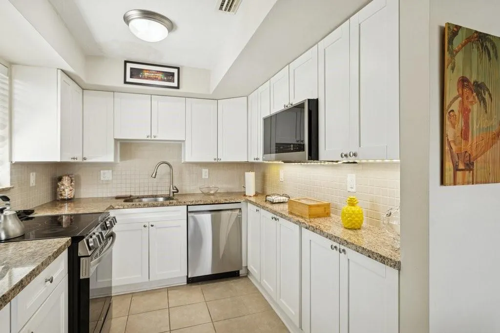 5901 NE 2nd Ter