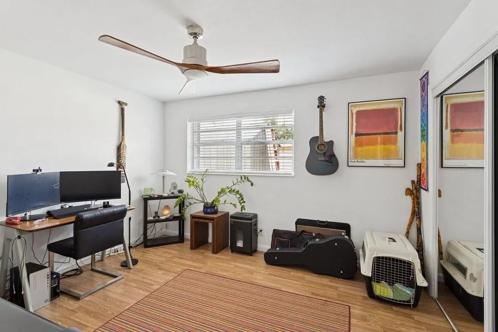 5901 NE 2nd Ter