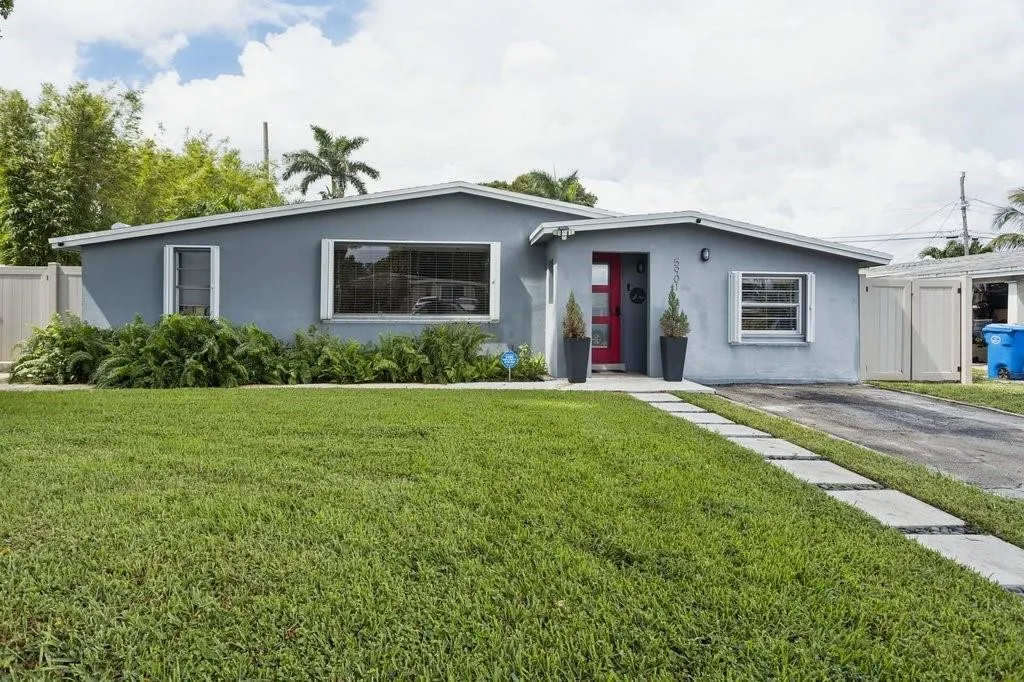 5901 NE 2nd Ter