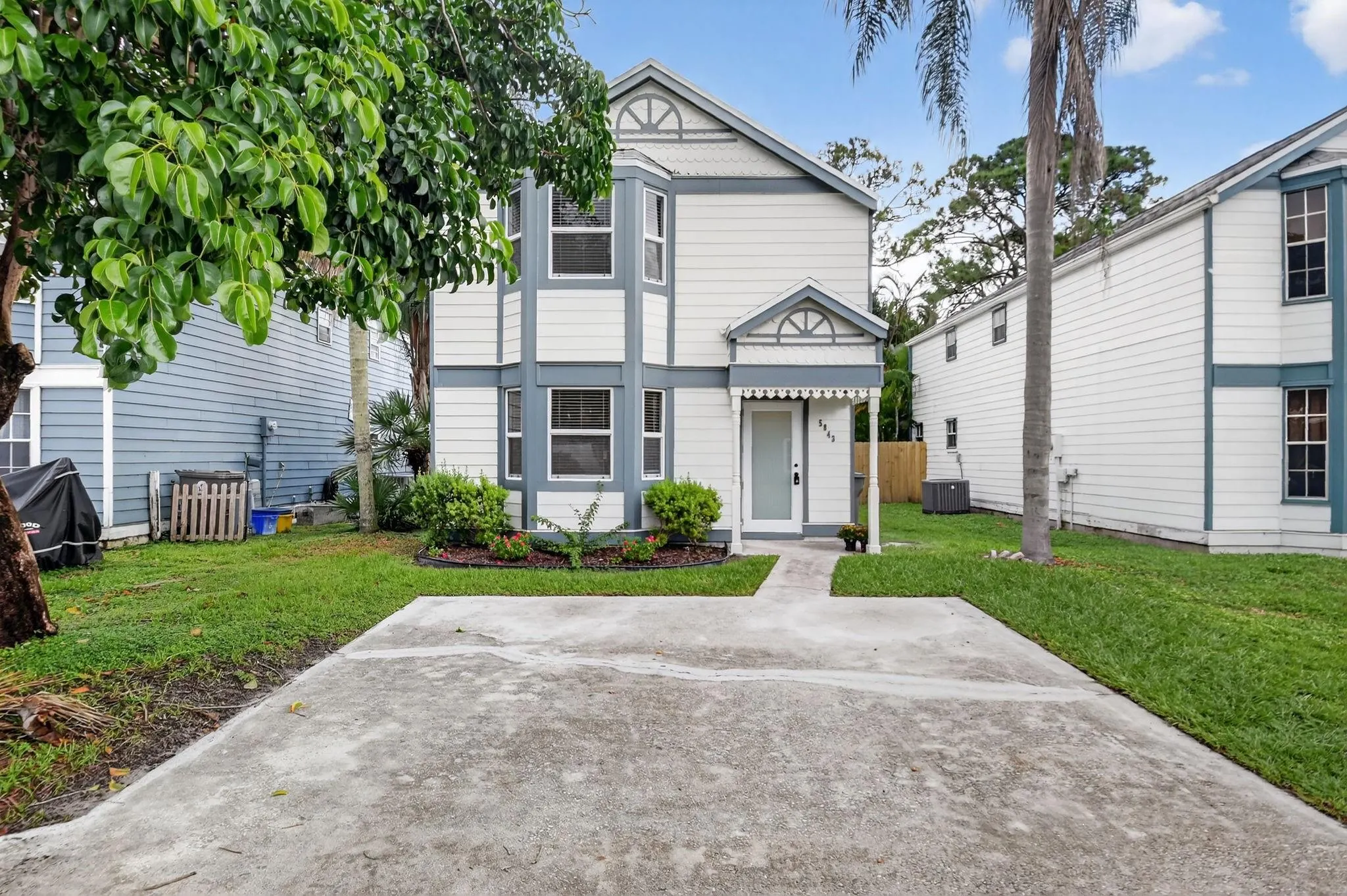 5843 Thisledown Ct