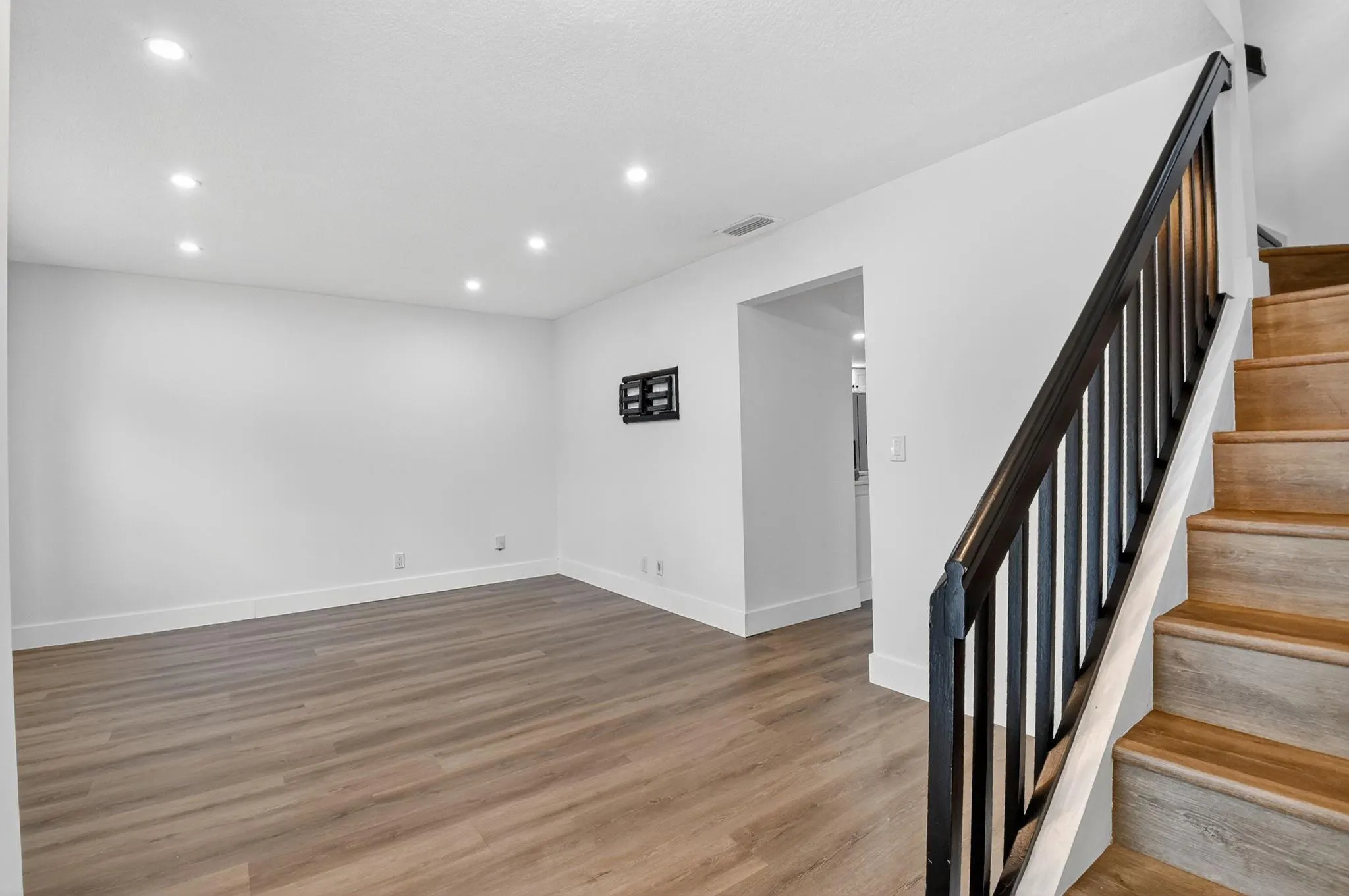 5843 Thisledown Ct