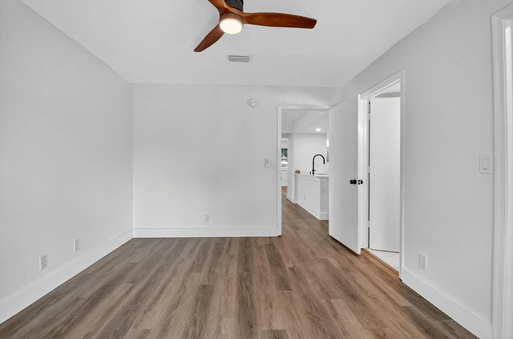 5843 Thisledown Ct