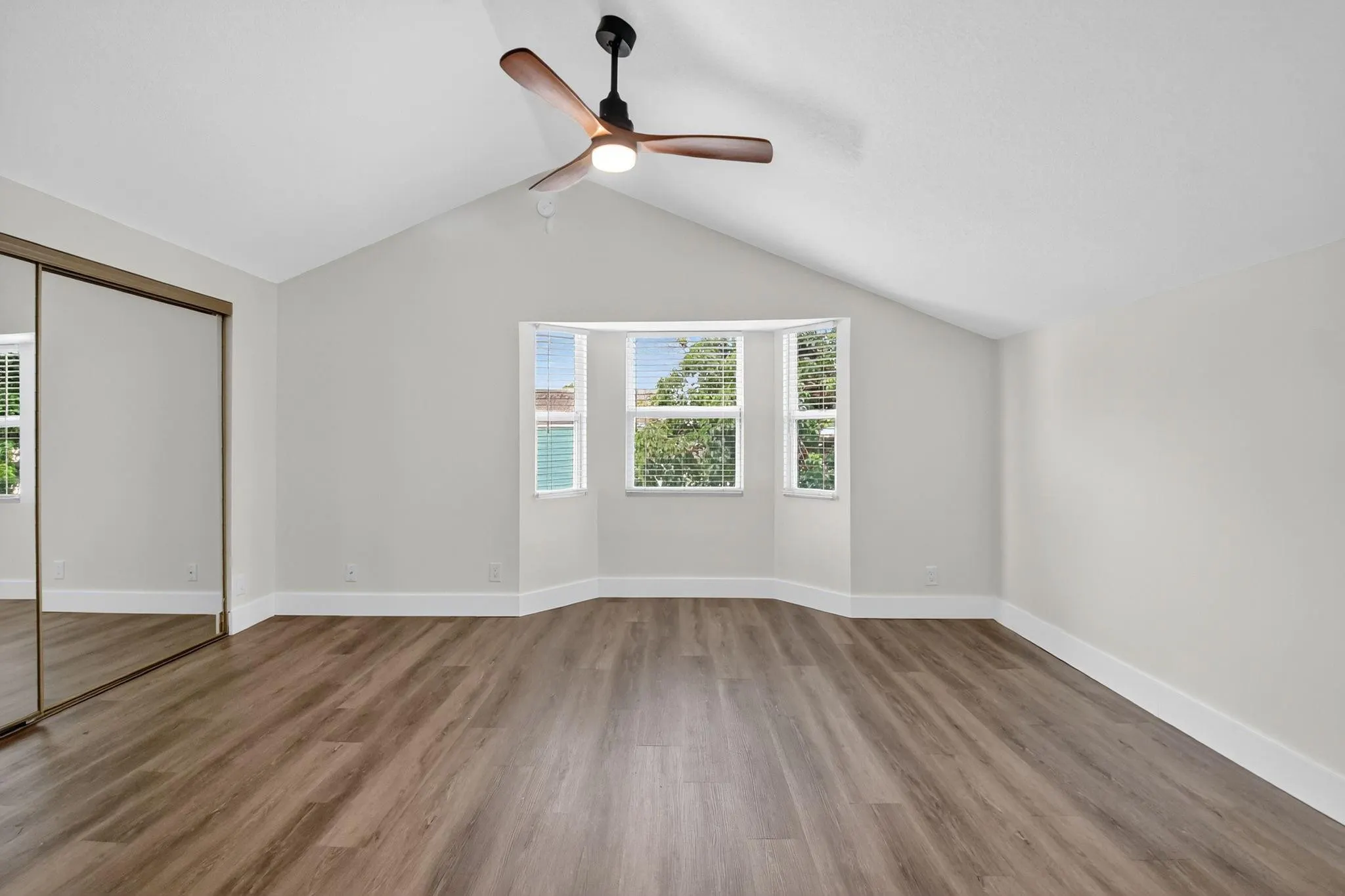 5843 Thisledown Ct