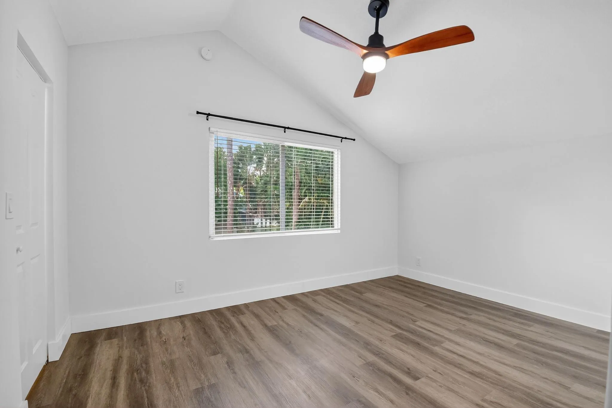 5843 Thisledown Ct