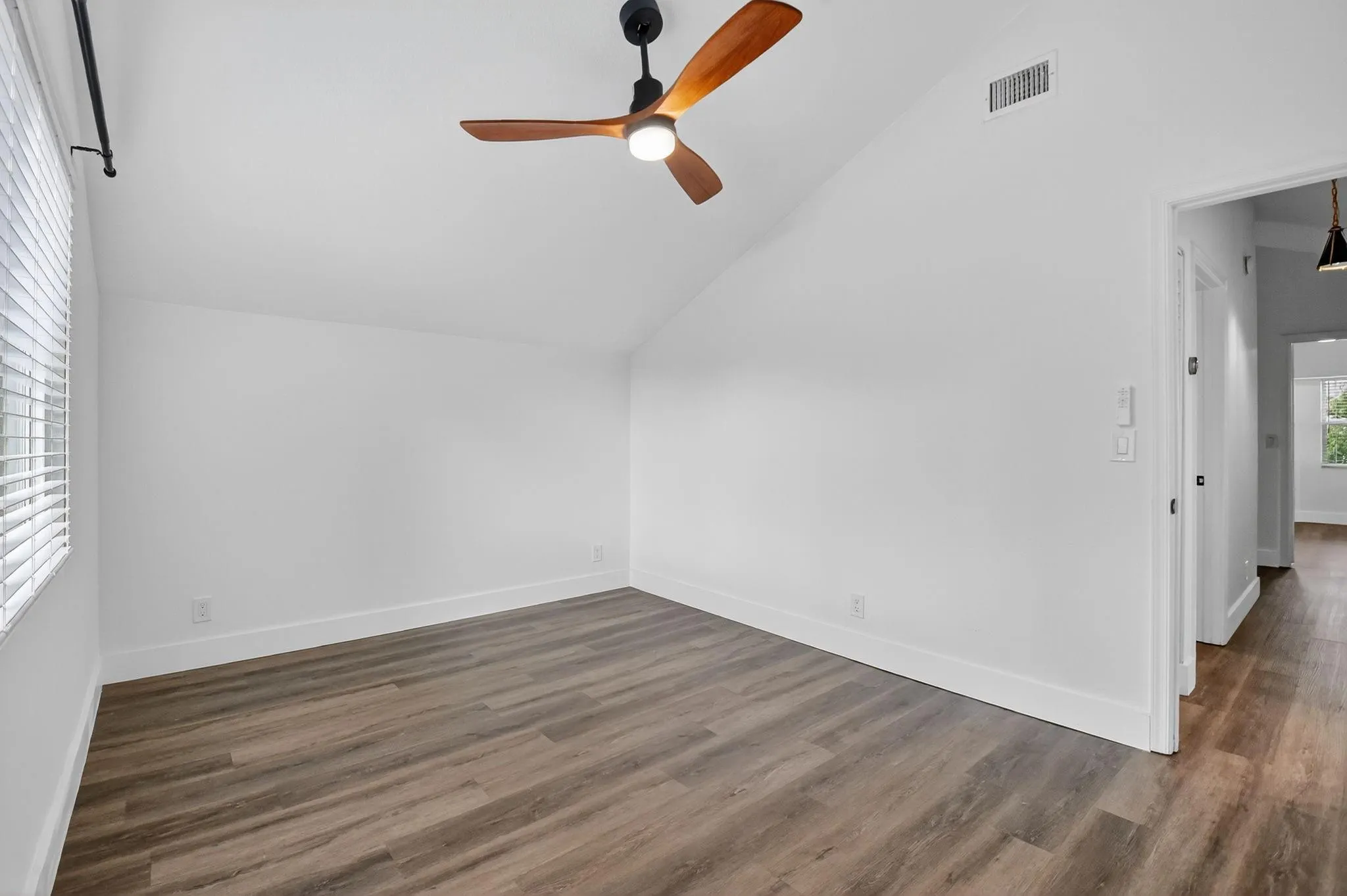 5843 Thisledown Ct
