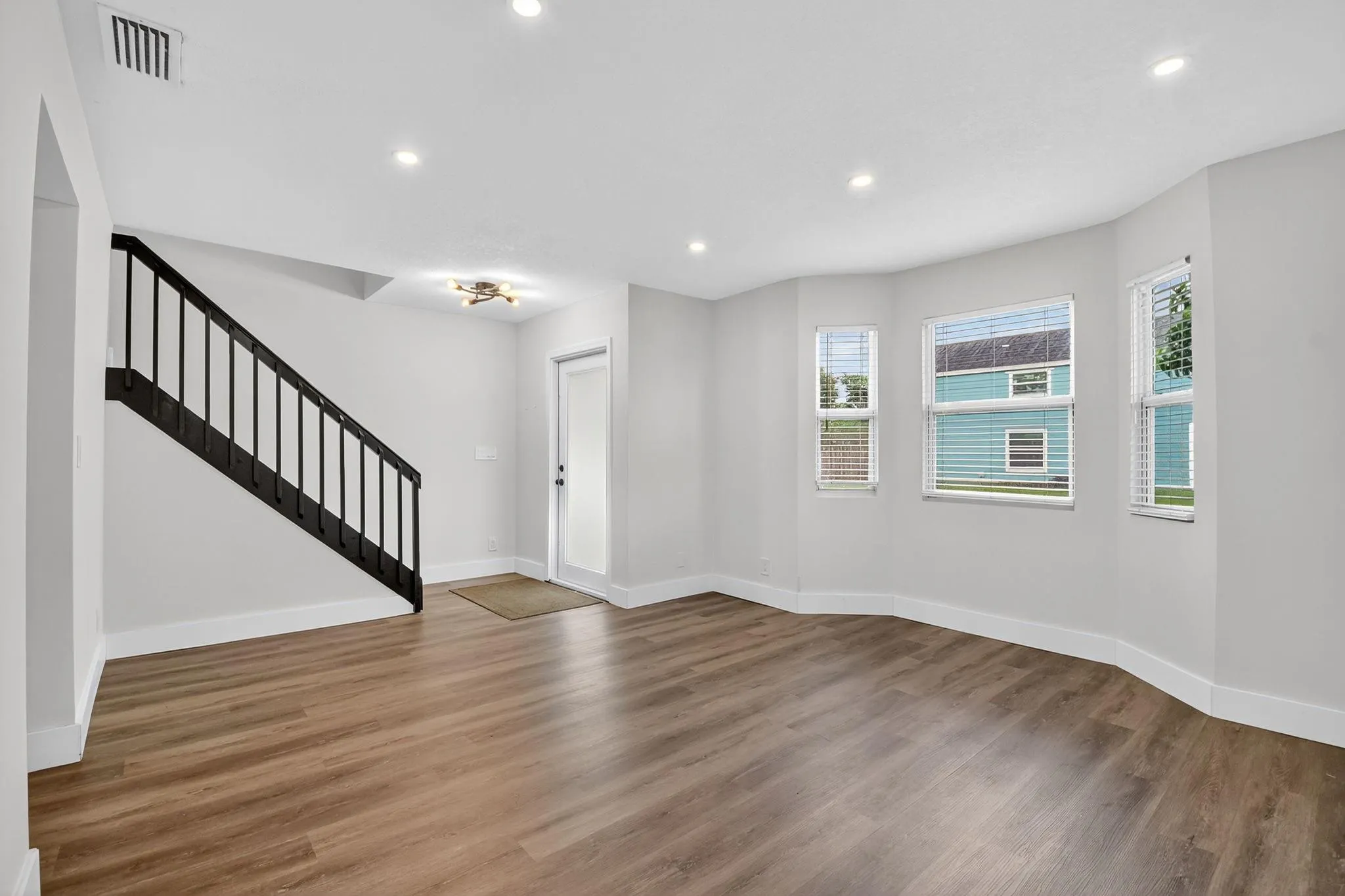 5843 Thisledown Ct