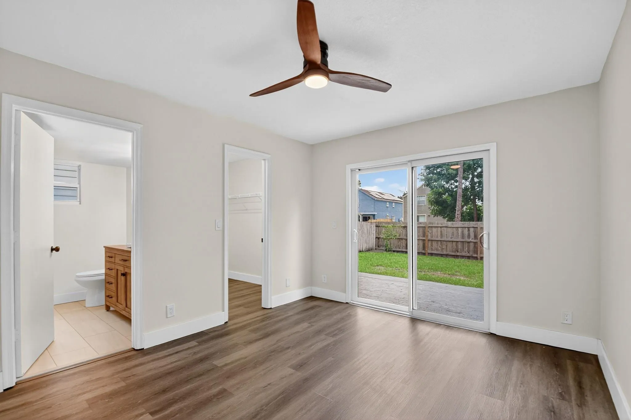 5843 Thisledown Ct