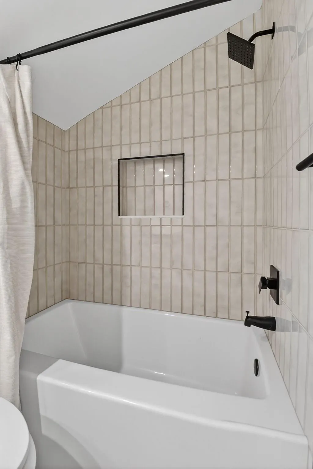 5843 Thisledown Ct