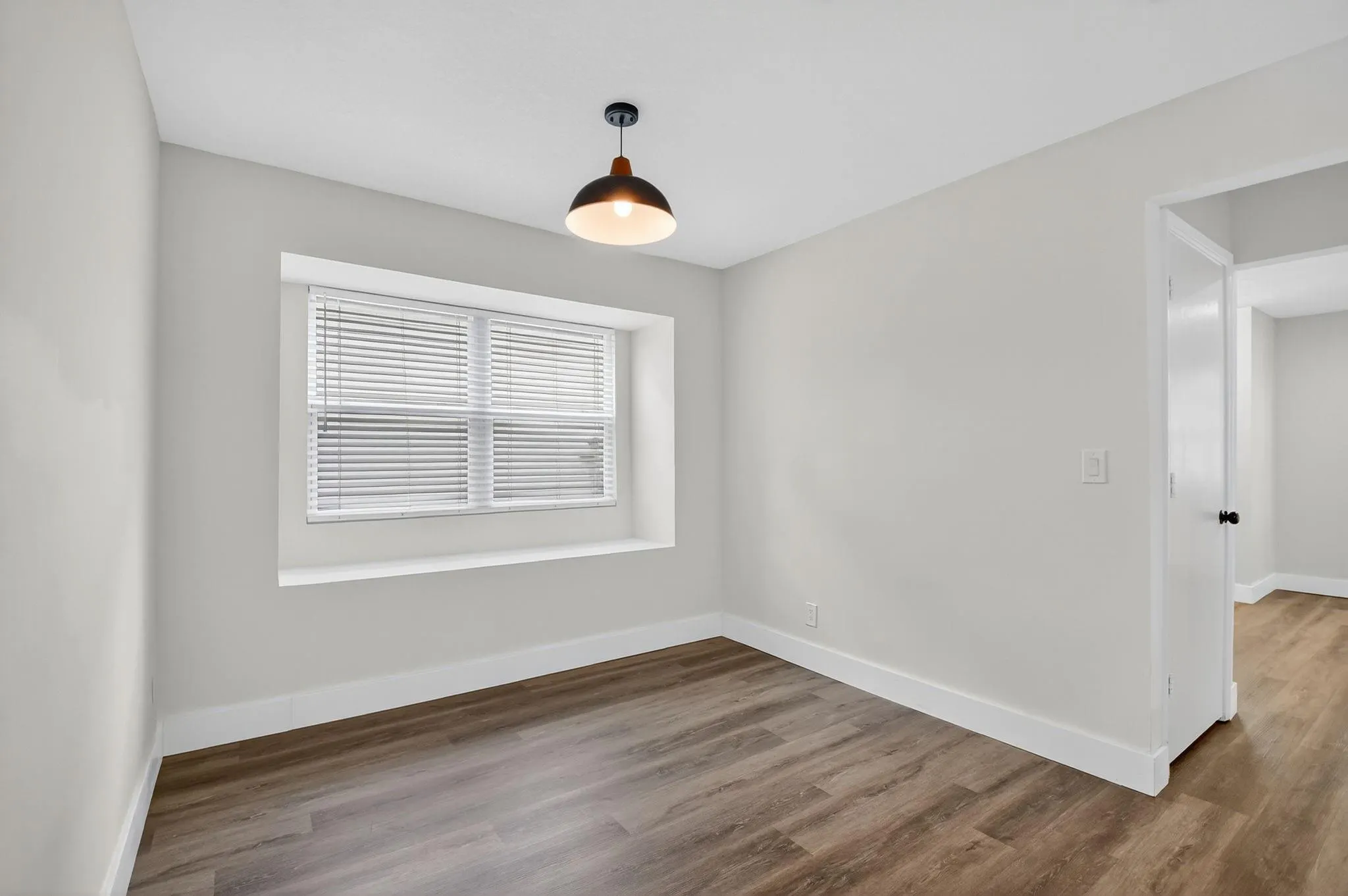 5843 Thisledown Ct