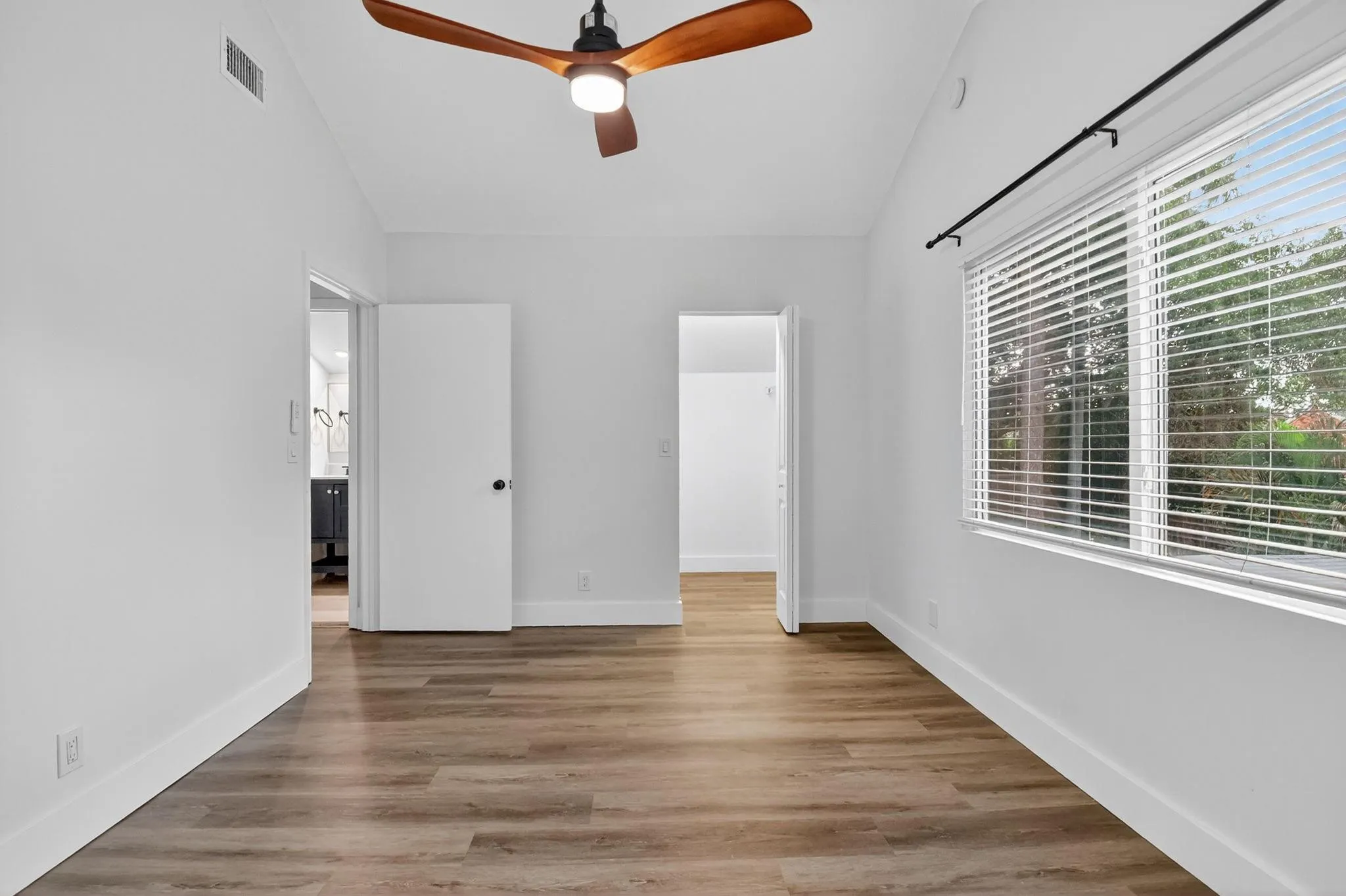 5843 Thisledown Ct