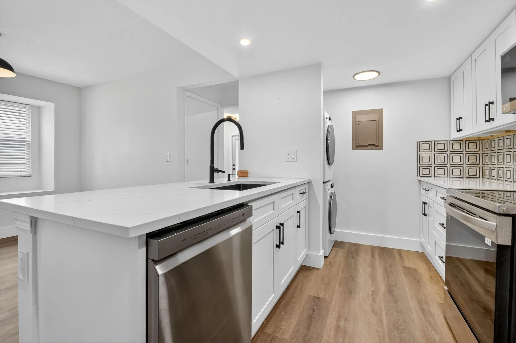 5843 Thisledown Ct