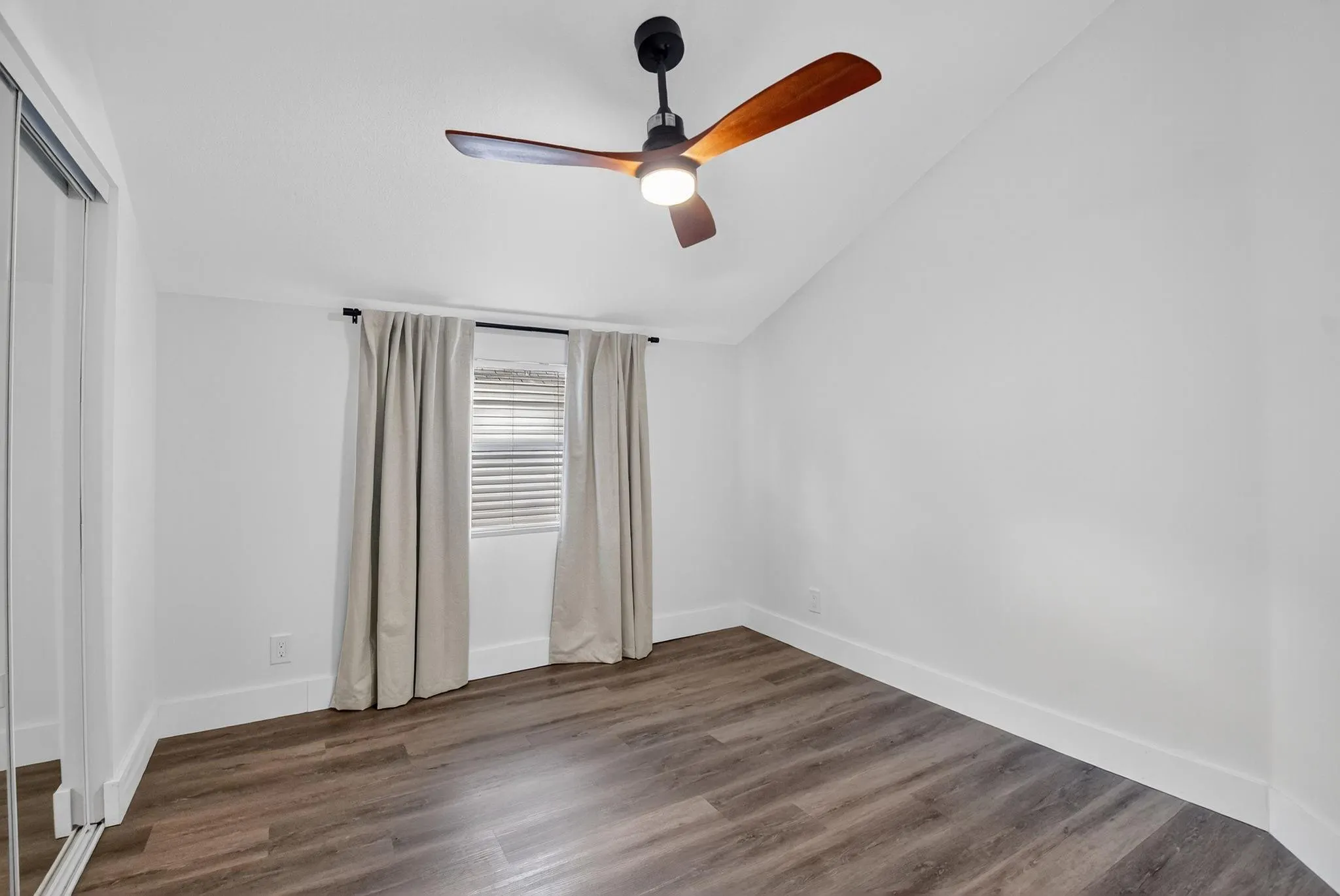 5843 Thisledown Ct