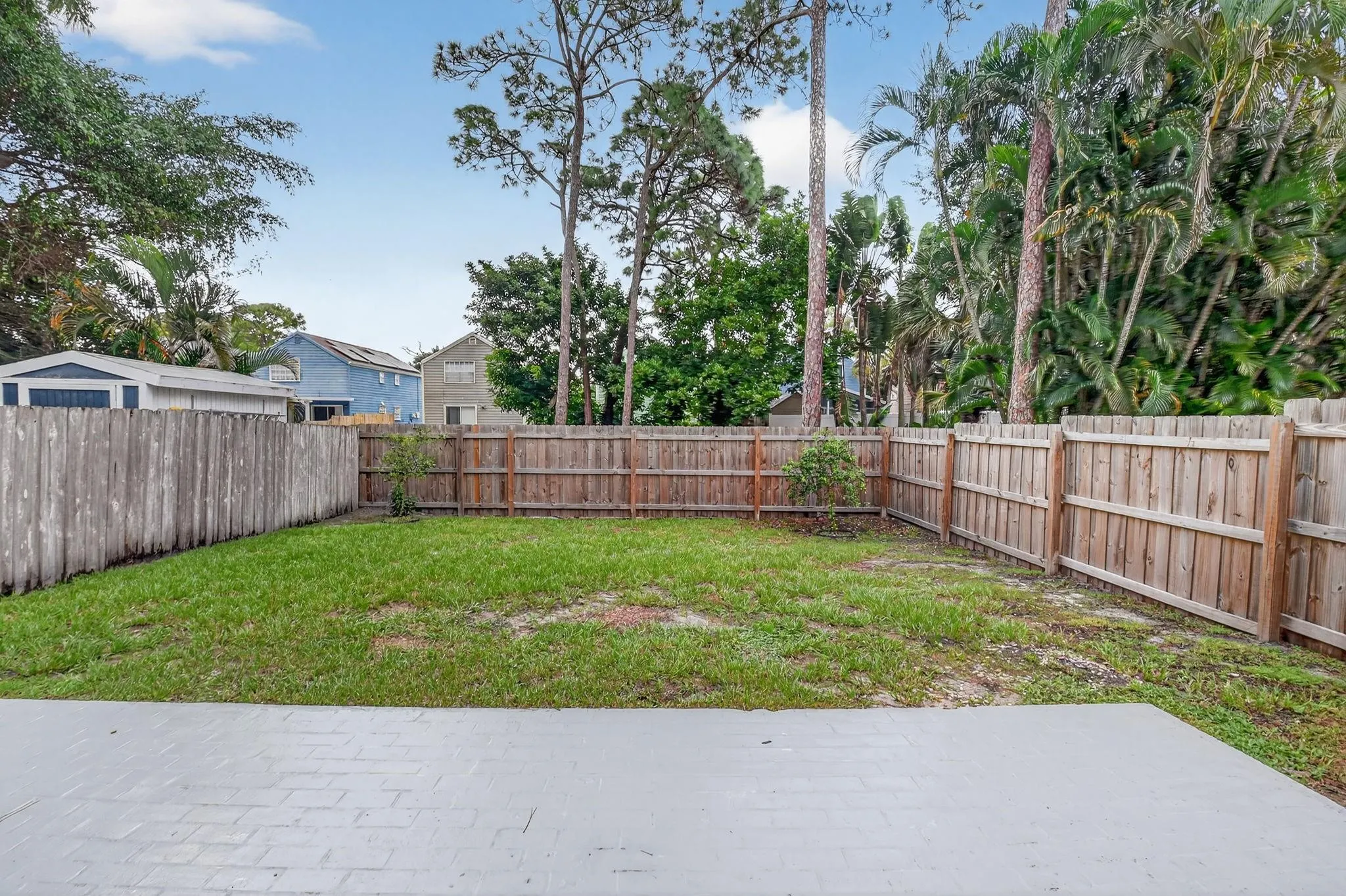 5843 Thisledown Ct
