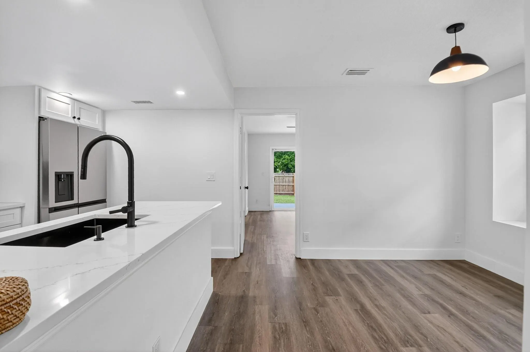 5843 Thisledown Ct