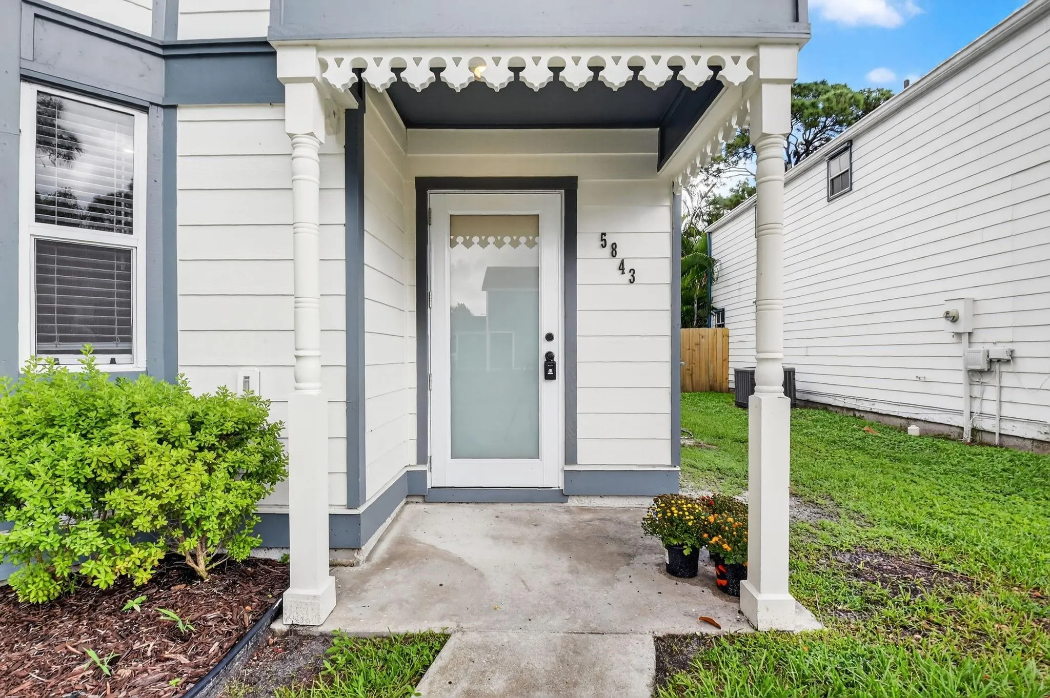 5843 Thisledown Ct
