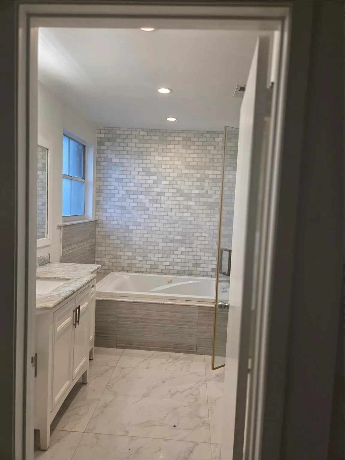 7000 SW 39th Ct
