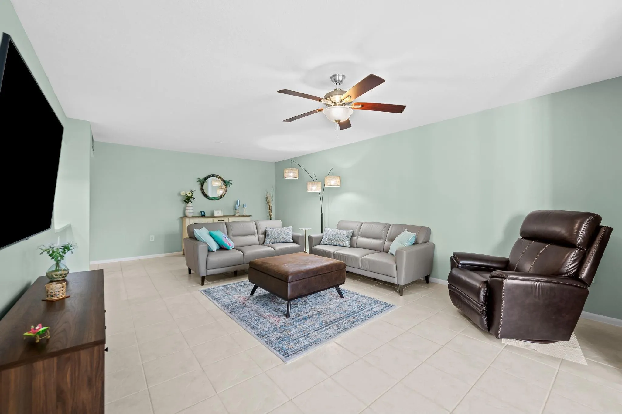 1470 Sheridan St, #16C