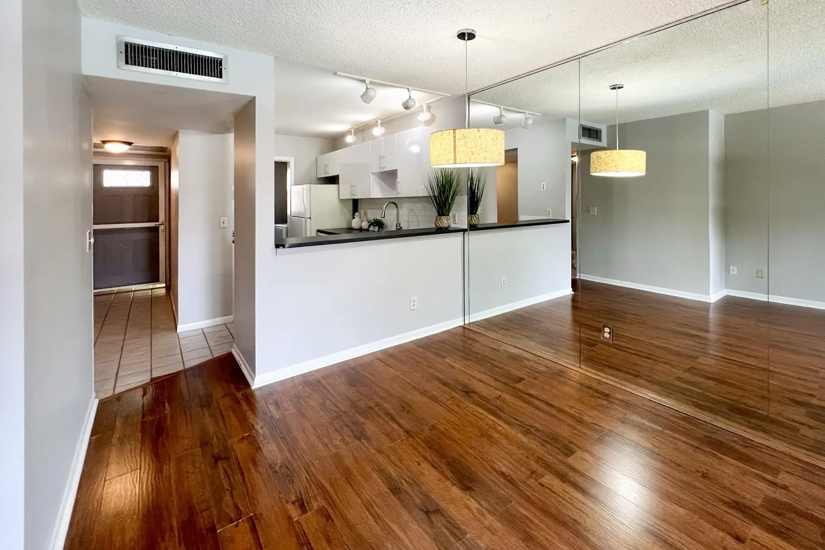 2965 NE 8th Ter, #203