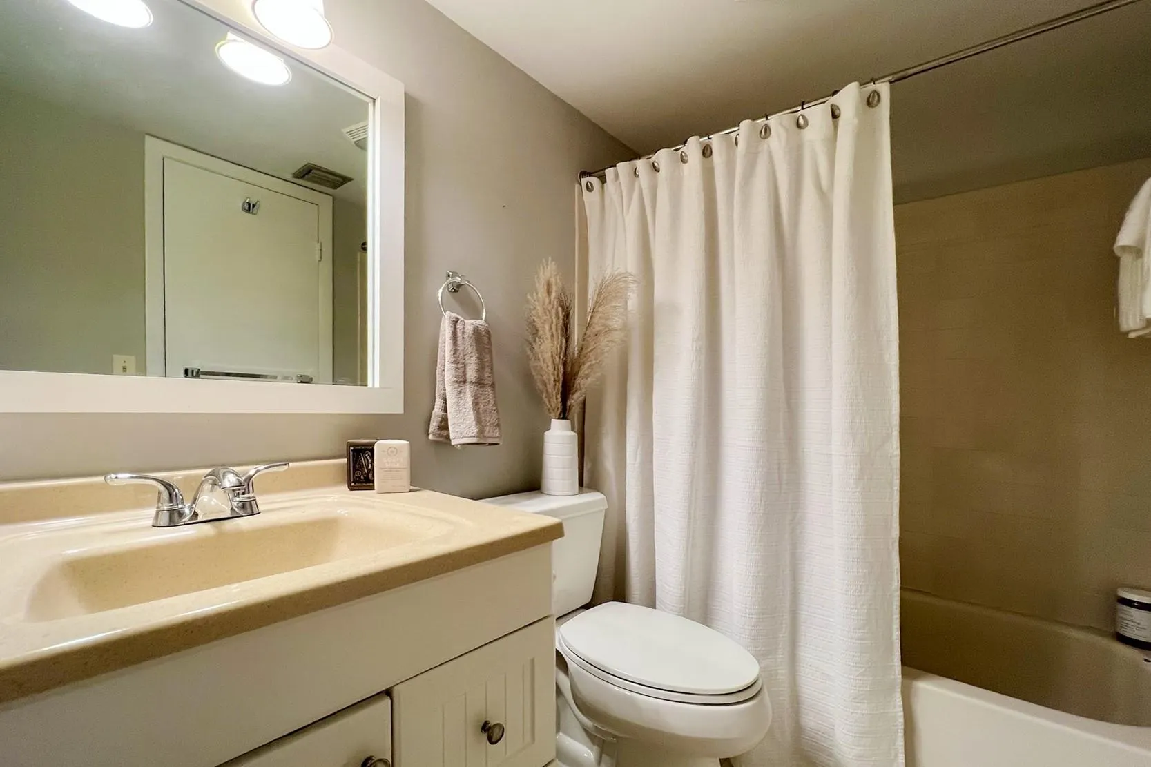 2965 NE 8th Ter, #203