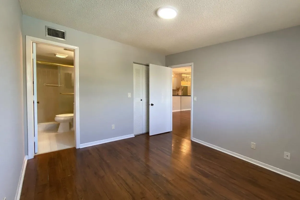 2965 NE 8th Ter, #203