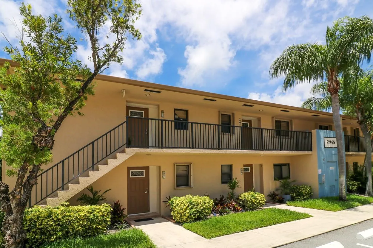 2965 NE 8th Ter, #203