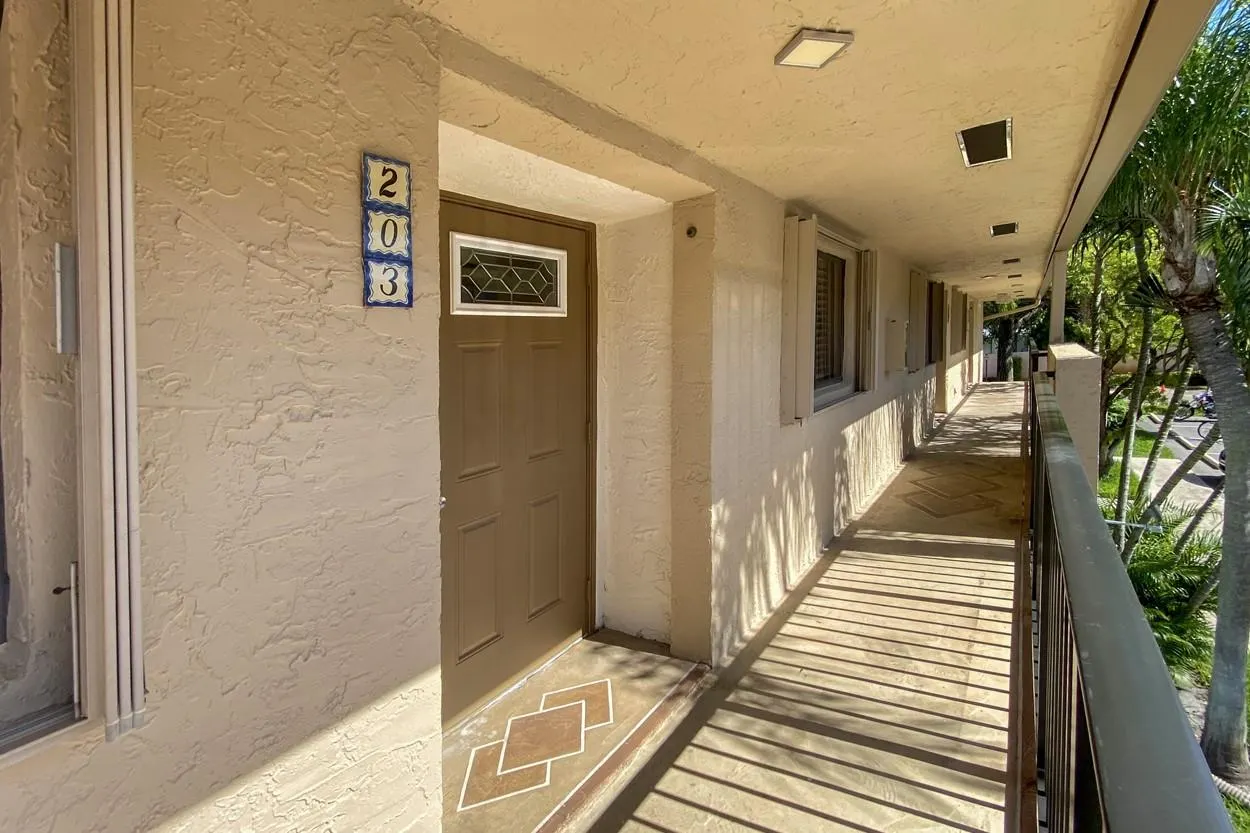2965 NE 8th Ter, #203