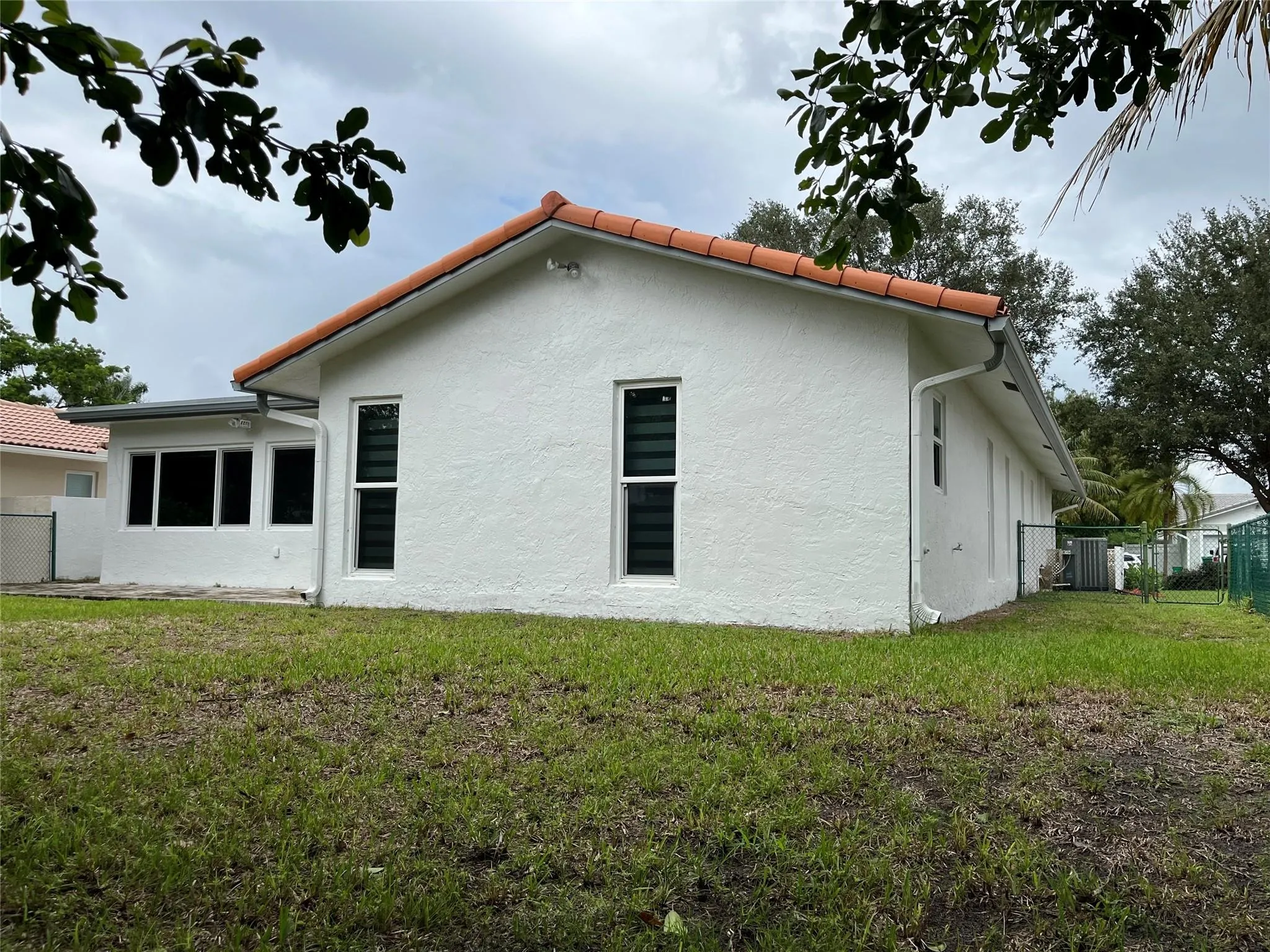 8952 NW 25th Ct