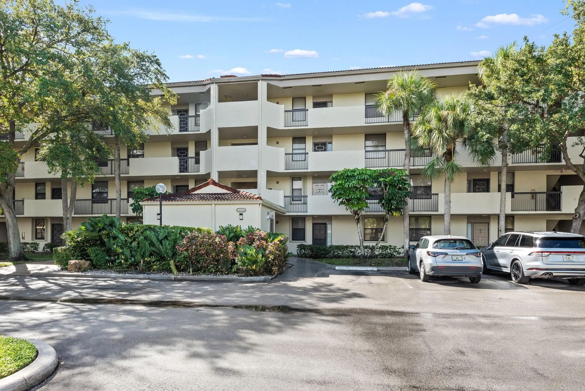 2908 Carambola Cir, #101-B