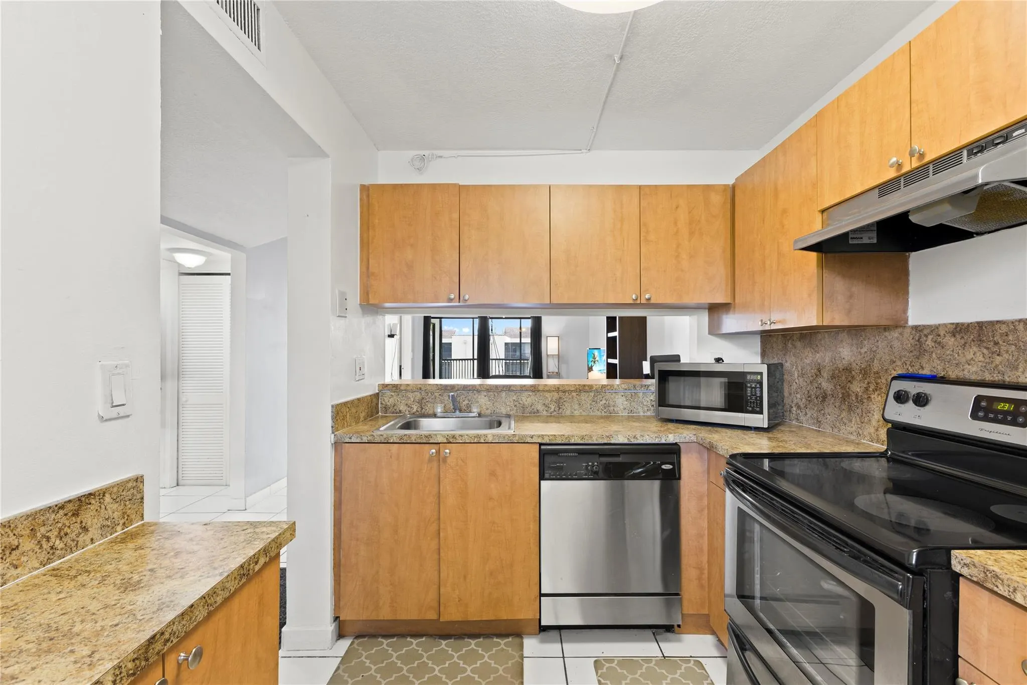 3199 Foxcroft Rd, #304