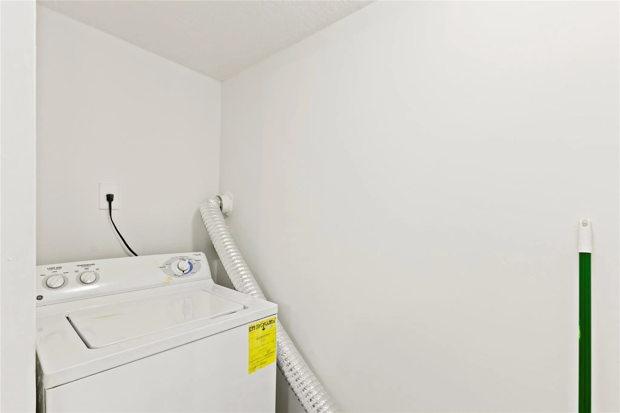 3199 Foxcroft Rd, #304
