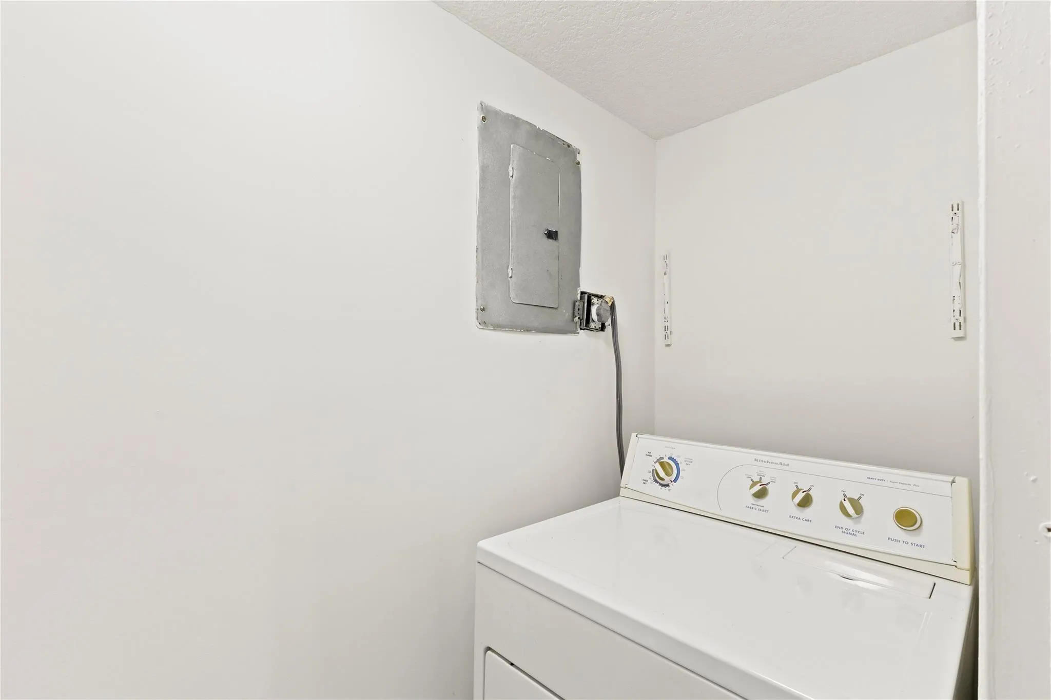 3199 Foxcroft Rd, #304