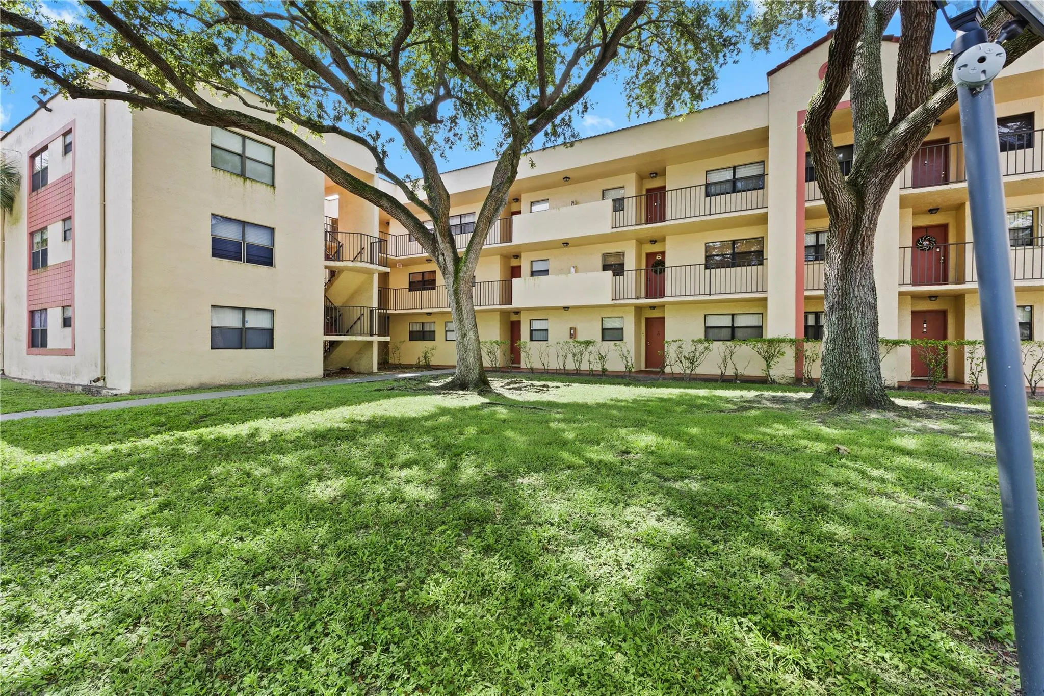 3199 Foxcroft Rd, #304