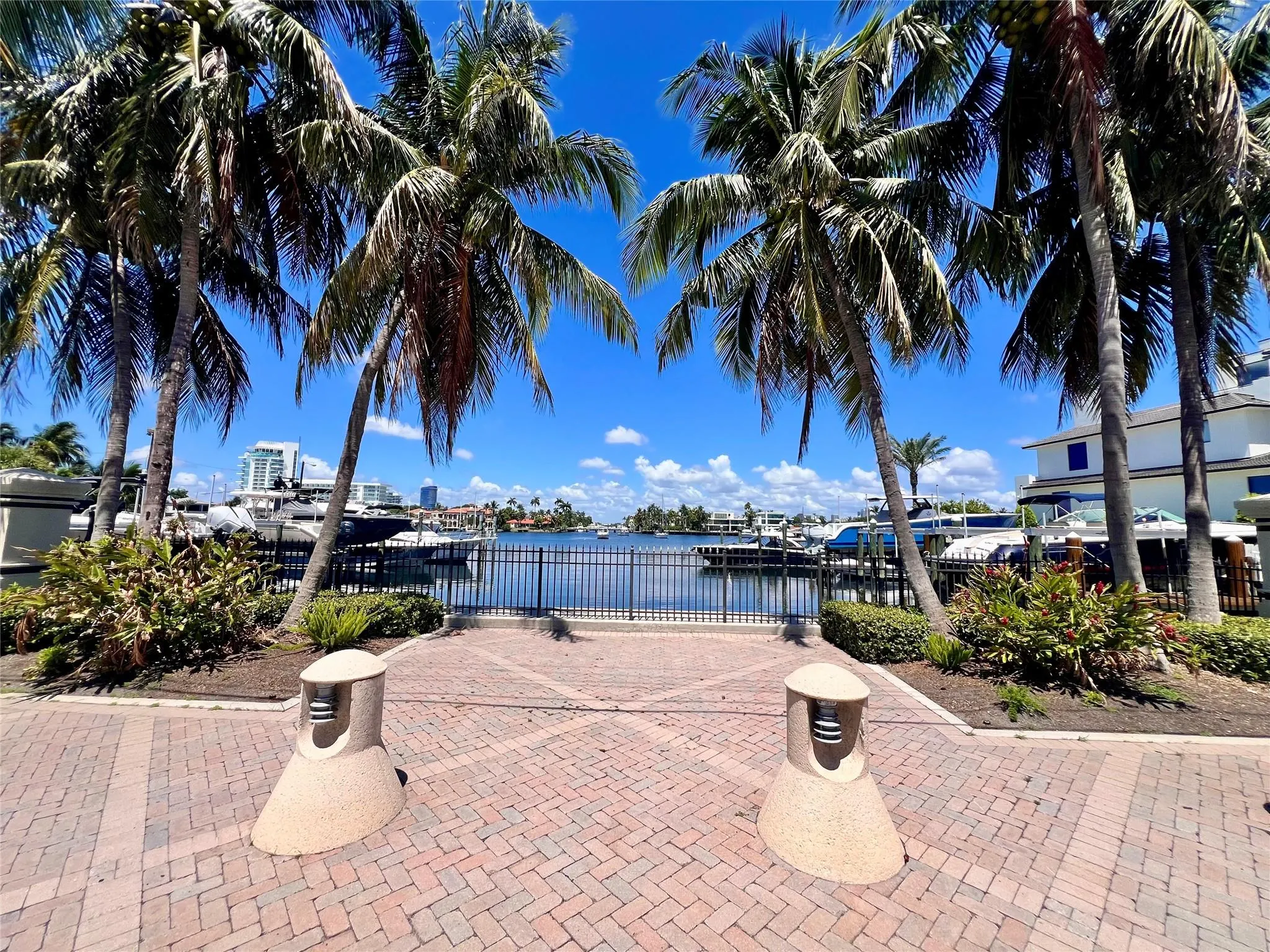 23 Isla Bahia Dr