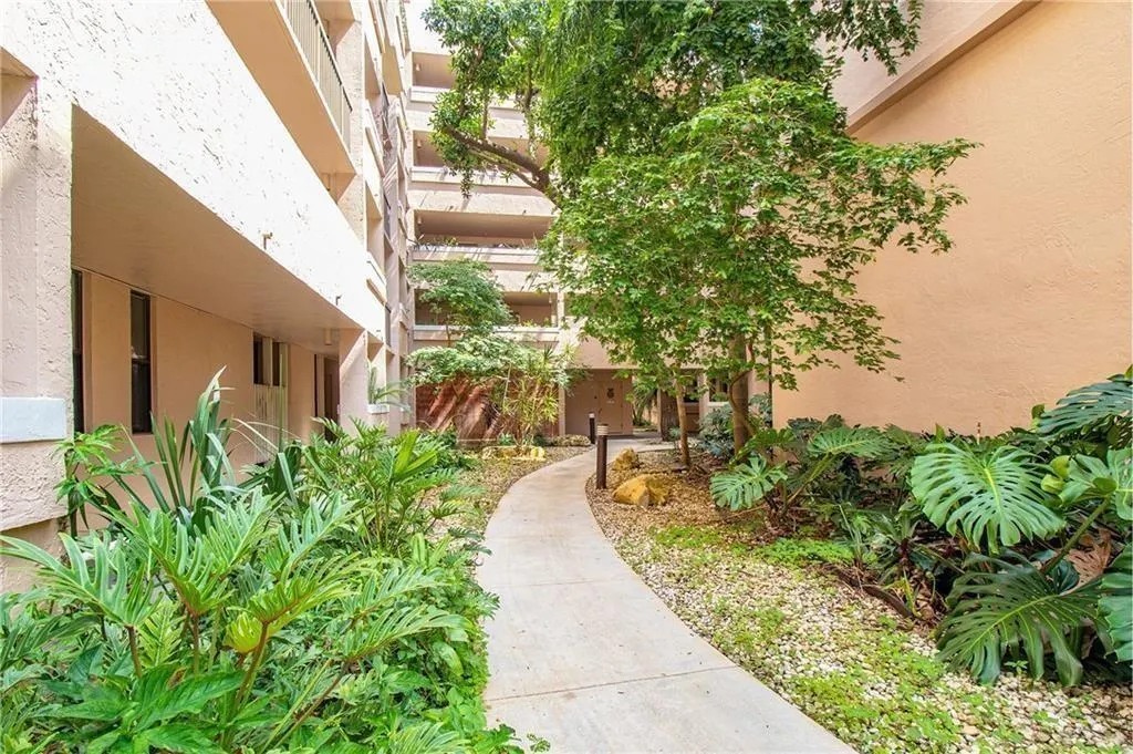 6800 Cypress Rd, #310
