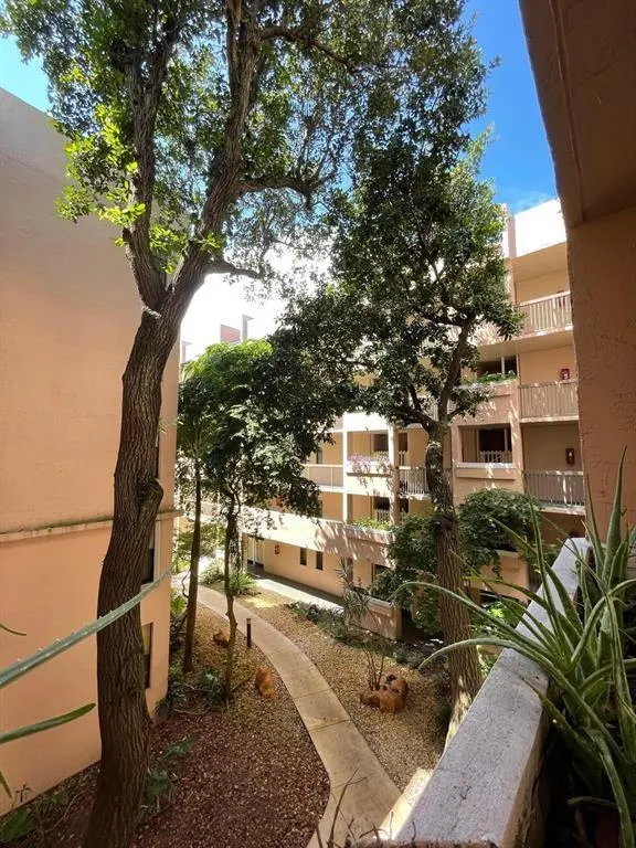 6800 Cypress Rd, #310