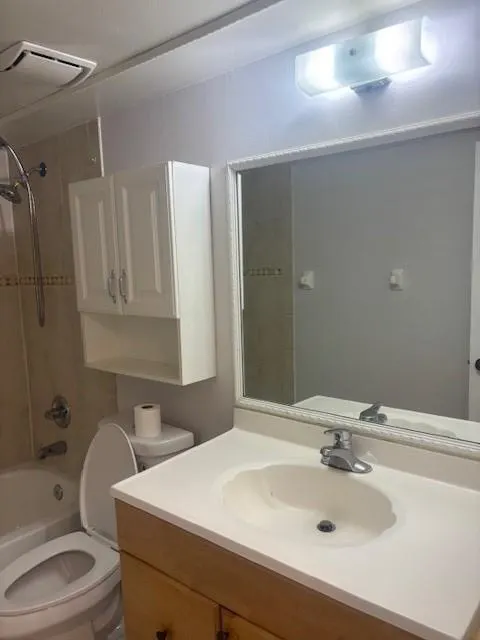 701 Gardens Dr, #205