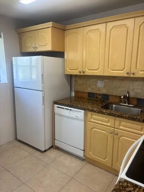 701 Gardens Dr, #205