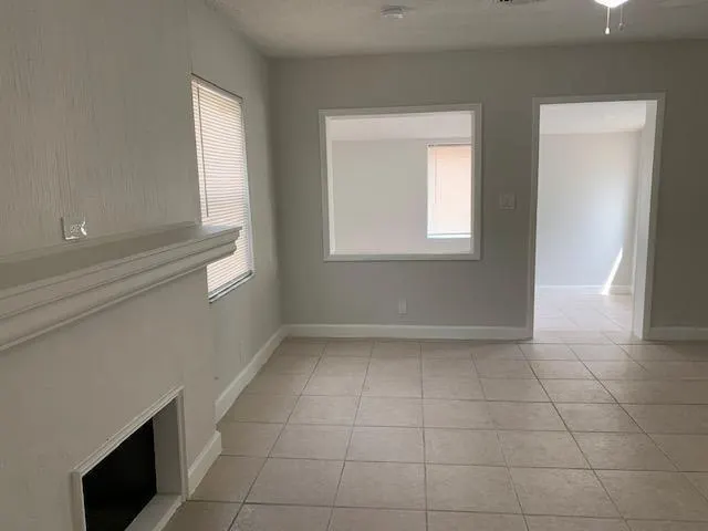 1301 NW 3RD AV