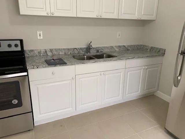 1301 NW 3RD AV