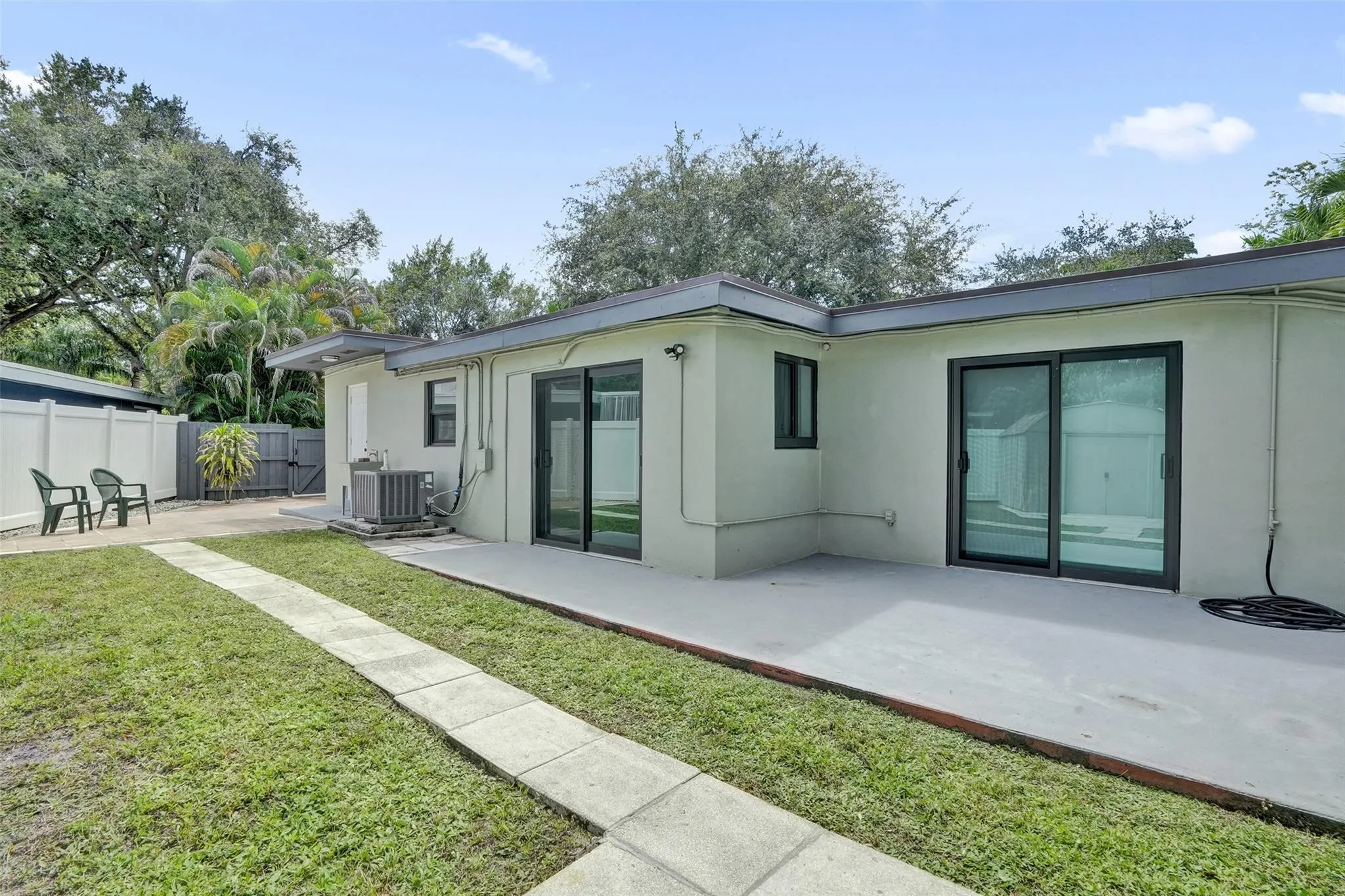 1613 SW 12th Ct