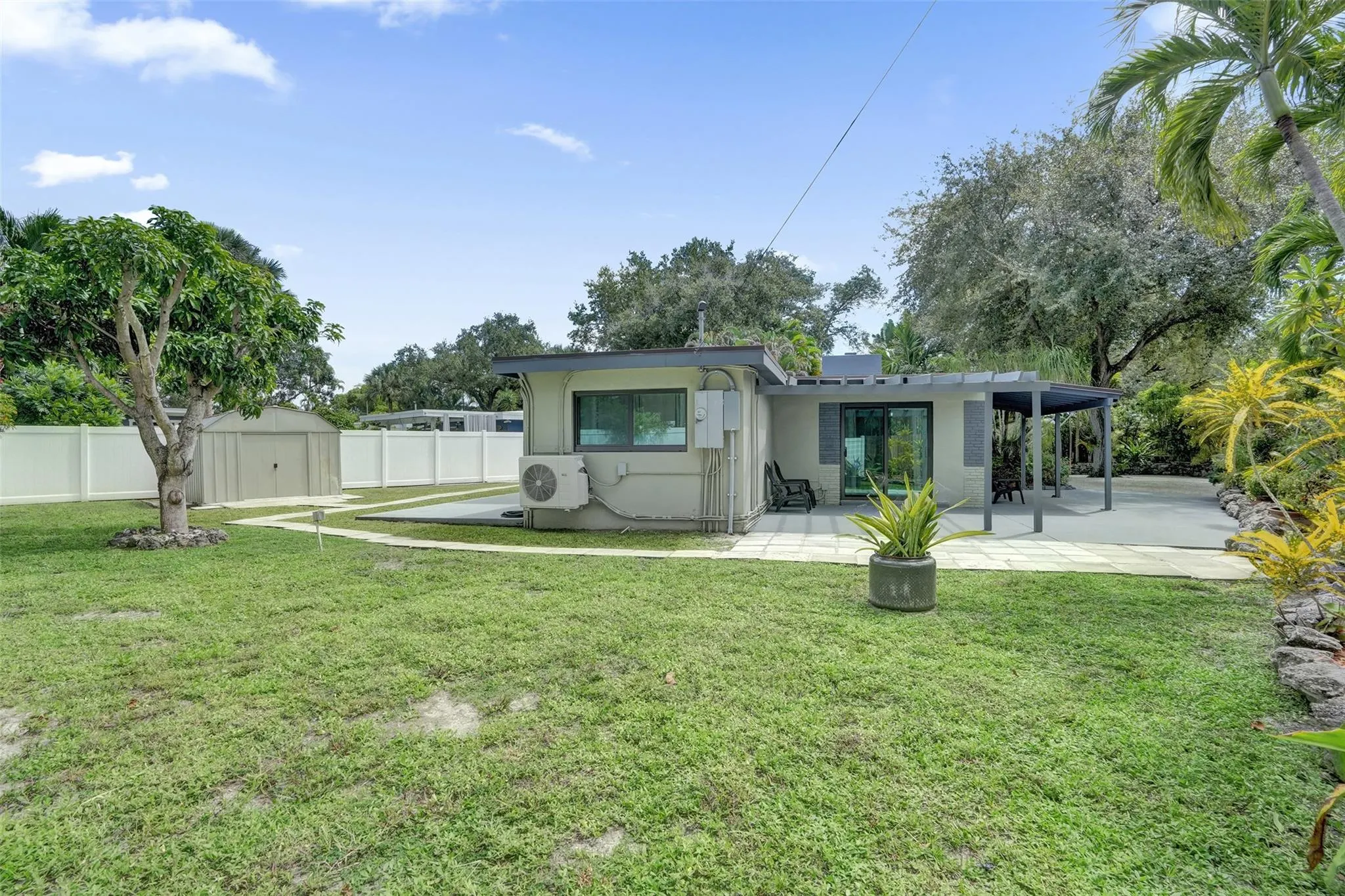 1613 SW 12th Ct