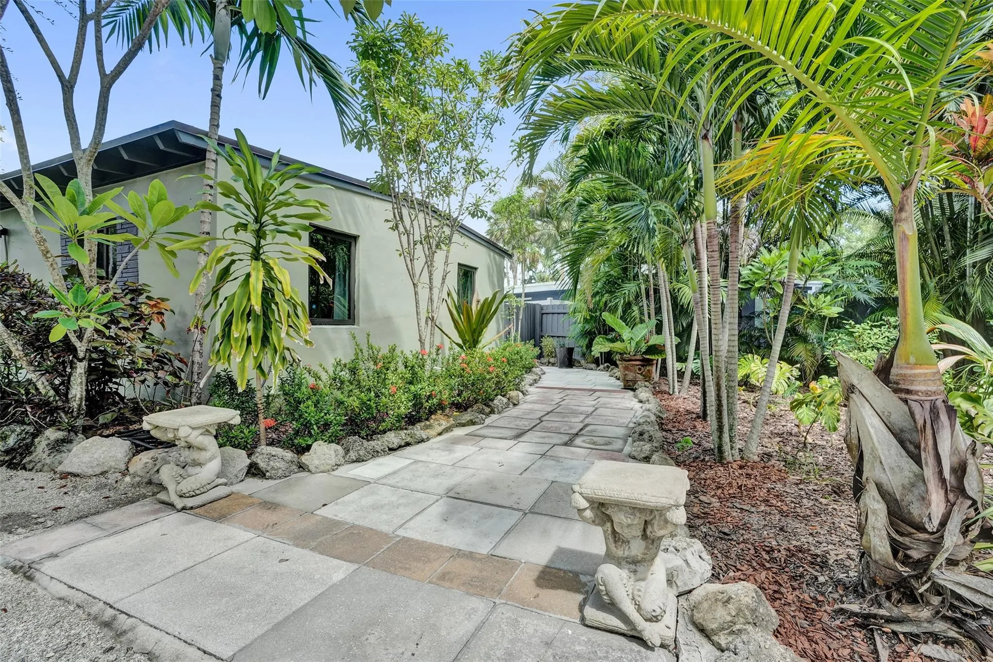 1613 SW 12th Ct